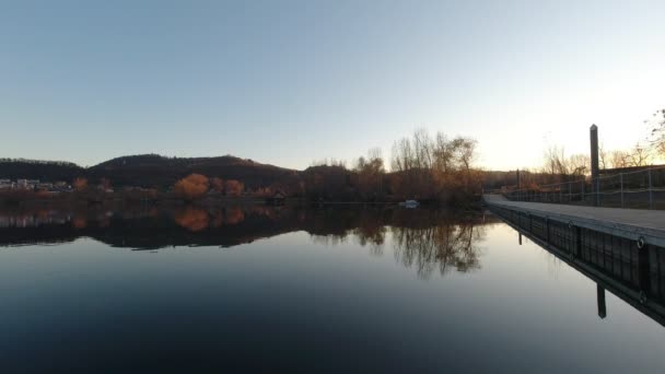Осінь на озері Санта - Марія в прокуратурі (Італія). — стокове відео