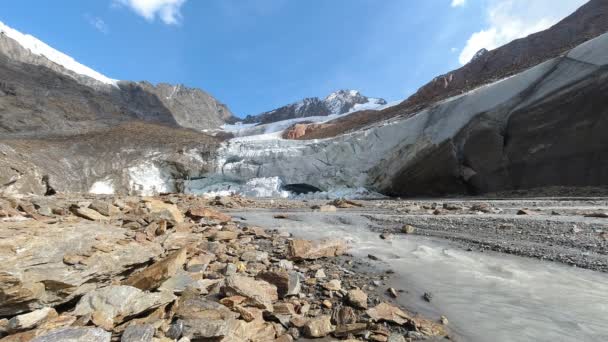 Panorama över framsidan av Palla Bianca-glaciären vid kraftig reträtt — Stockvideo