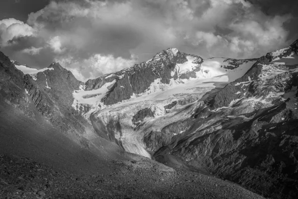 Glacier Vallelunga panorama noir et blanc, Alto Adige, Italie — Photo