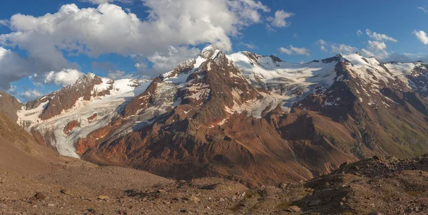 Panorama al atardecer de los glaciares a los pies del pico Palla Bianca — Foto de Stock