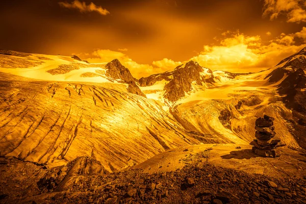Колір фентезійного ефекту льодовиків Палла Б'янка з тріщинами — стокове фото