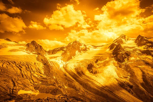 Колір фентезійного ефекту масиву Палла Б'янка великих льодовиків — стокове фото