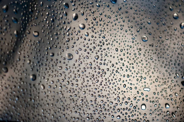 Närbild Vattendroppar Metallisk Reflekterande Yta — Stockfoto