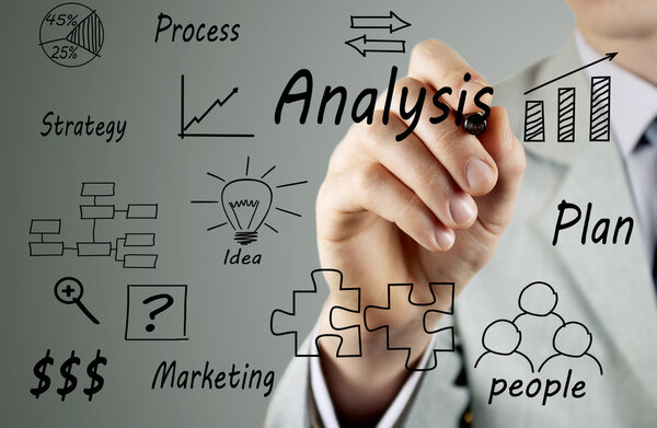 Человек пишет
