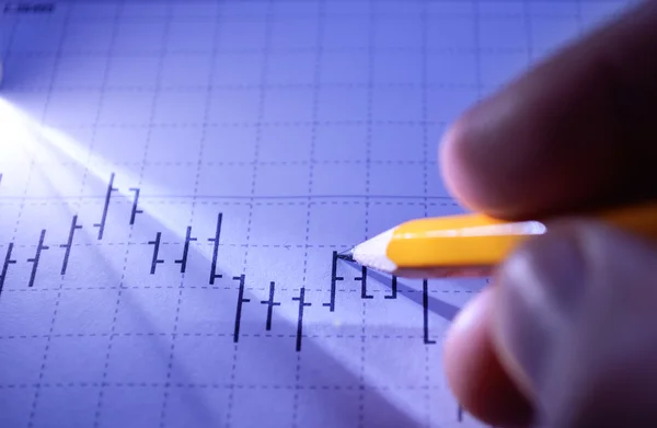 Man working on a statistical graph — Stock Photo, Image