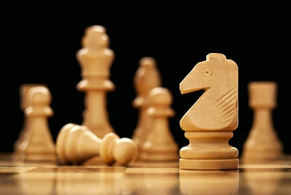 木製の騎士チェスの駒 — ストック写真