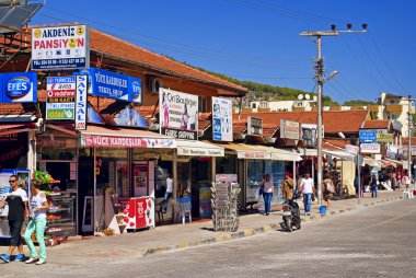 ana caddenin mağazaları ile