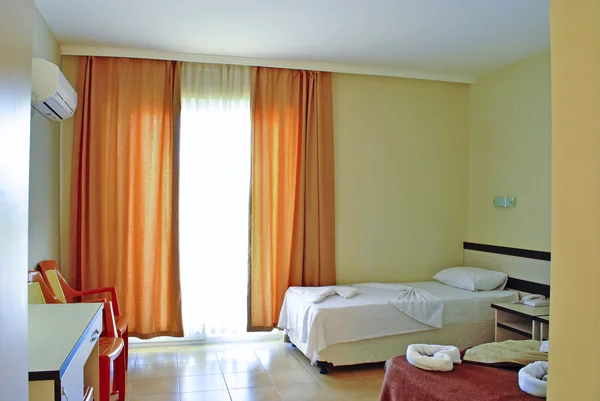 ホテルの宿泊施設 - 寝室のインテリア — ストック写真