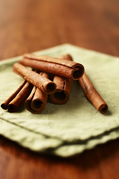 Spicy fresh cinnamon sticks — Stock Photo, Image