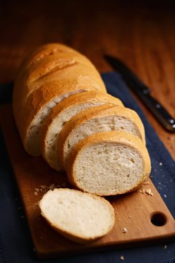 dilimlenmiş taze pişmiş baget