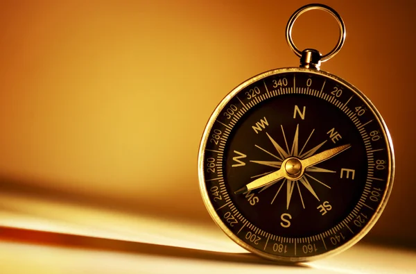 Brass magnetic compass — Stock Photo, Image