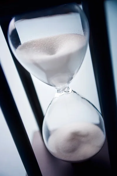 Sand running through an hour glass — Stock Photo, Image