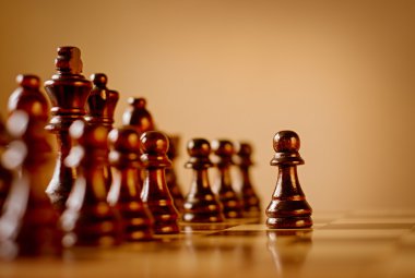 koyu ahşap Satranç Seti içinde rehin