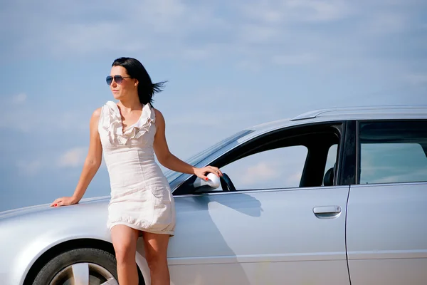 Fille élégante et voiture Image En Vente