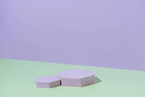 Podium Stand Pedestal Hexagonal Geometric Mock Green Purple Violet Background — Stockfoto
