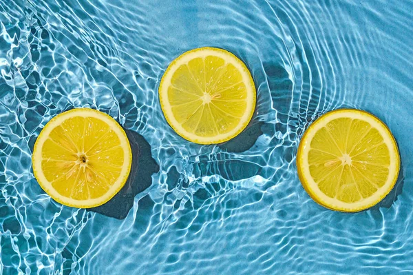 Lemon Citrus Tropic Exotic Fruit Blue Transparent Fresh Water Motion — Foto de Stock
