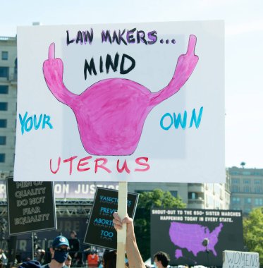 Protestocular, 2 Ekim 2021 'de Washington, DC' de düzenlenen Kadın Yürüyüşü kapsamında üreme haklarına destek yürüyüşü düzenledi.