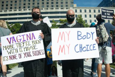 Protestocular, 2 Ekim 2021 'de Washington, DC' de düzenlenen Kadın Yürüyüşü kapsamında üreme haklarına destek yürüyüşü düzenledi.