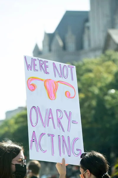 Manifestantes Manifiestan Apoyo Los Derechos Reproductivos Como Parte Marcha Mujeres —  Fotos de Stock