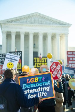 1 Aralık 2021 'de Washington, DC' de Roe v. Wade 'e karşı açılan davada protestocular toplandı.
