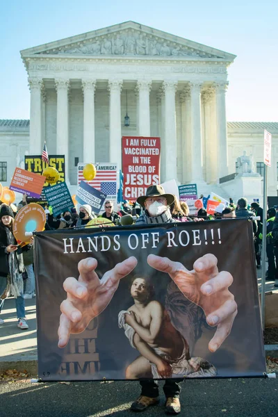 Manifestantes Manifiestan Frente Corte Suprema Mientras Corte Revisa Roe Wade —  Fotos de Stock