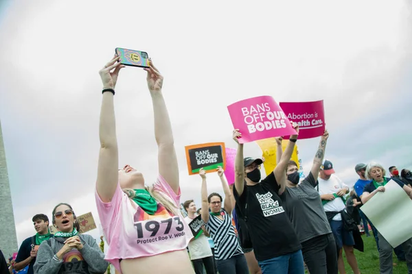  Protestocular, Roe v. Wade 'e açılan kürtaj haklarına destek için Washington, DC' deki 