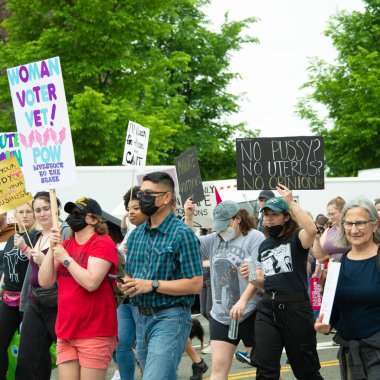 Protestocular, 14 Mayıs 2022 'de Washington DC' de düzenlenen kürtaj haklarına destek yürüyüşü için toplandılar. 