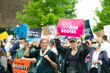 Protestocular, 14 Mayıs 2022 'de Washington DC' de düzenlenen kürtaj haklarına destek yürüyüşü için toplandılar. 