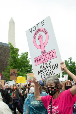 Protestocular, 14 Mayıs 2022 'de Washington DC' de düzenlenen kürtaj haklarına destek yürüyüşü için toplandılar. 