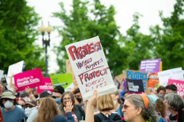 Protestocular, 14 Mayıs 2022 'de Washington DC' de düzenlenen kürtaj haklarına destek yürüyüşü için toplandılar. 