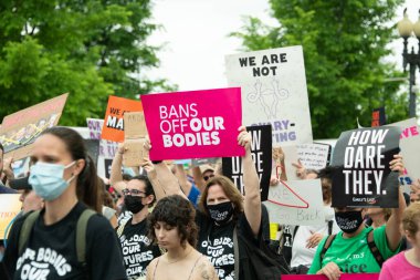 Protestocular, 14 Mayıs 2022 'de Washington DC' de düzenlenen kürtaj haklarına destek yürüyüşü için toplandılar. 