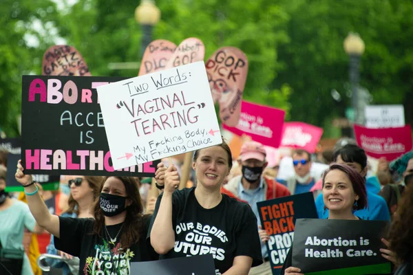 Протестувальники Збираються Маршу Заборони Від Наших Тіл Підтримку Прав Аборт — стокове фото