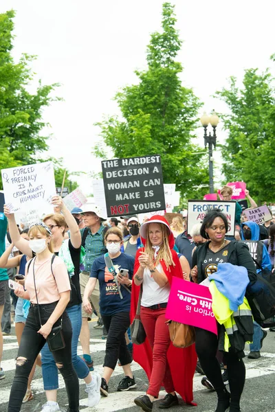 Protestující Scházejí Zákazu Pochodu Našich Těl Podporu Práva Potrat Května — Stock fotografie