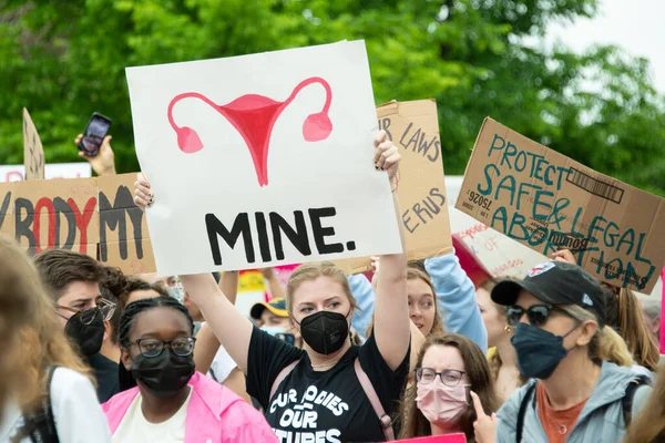 Protesters Gather Bans Our Bodies March Support Abortion Rights May — Stockfoto