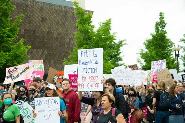 Protestujący Zbierają Się Marsz Zakazów Nasze Ciała Popierają Prawa Aborcji — Zdjęcie stockowe