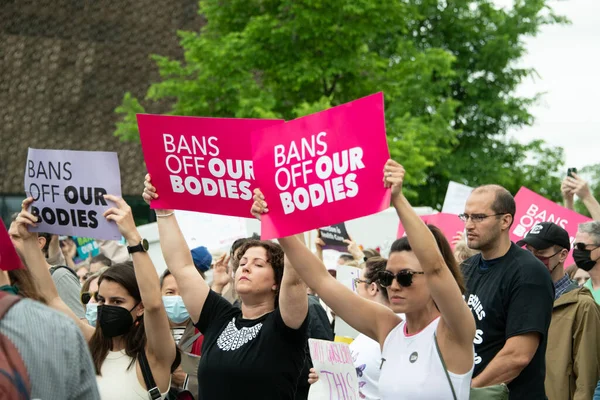 Protesters Gather Bans Our Bodies March Support Abortion Rights May ロイヤリティフリーのストック画像