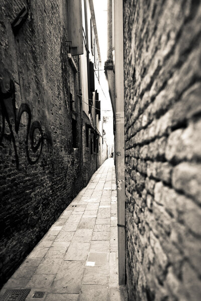 Street between two walls in black & white