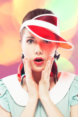 kırmızı güneş siperliği sürpriz kız