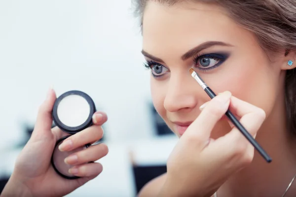 Applying white eyeshadow — Stok fotoğraf