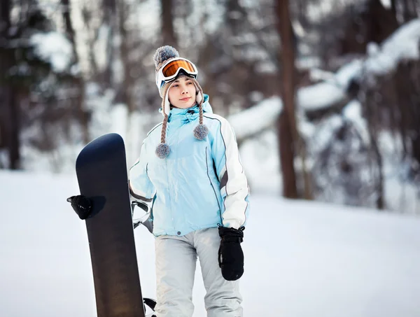 Νεαρή γυναίκα snowboarder — Φωτογραφία Αρχείου