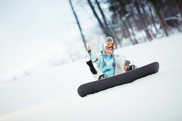 Femme snowboarder montrant pouce vers le haut — Photo