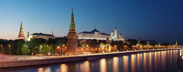 Panoramisch uitzicht op het kremlin van Moskou — Stockfoto