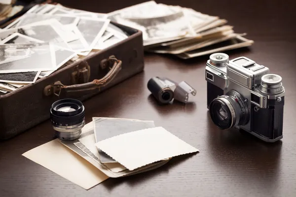Old photos and photo equipment — Stock Photo, Image