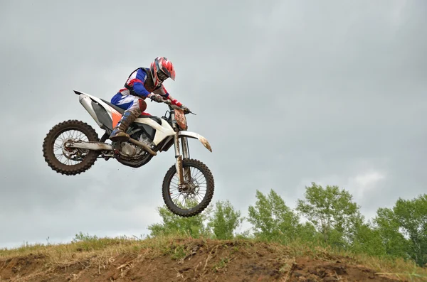 MX racer lands on the front wheel — Stock Photo, Image