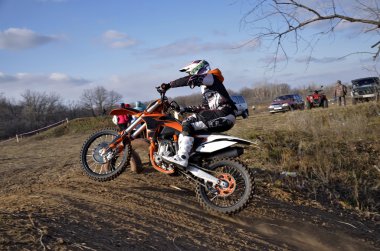 Motorcu toprak üstündeki hill mx parçalar rides.