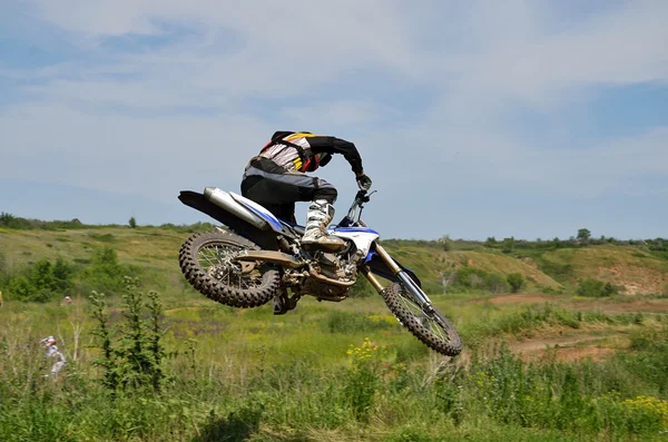 Extreme salto motocross piloto de moto — Fotografia de Stock