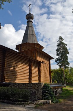 bir günlük kabin bir kubbe ile Tapınağı kule açılı