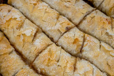 Şekerli taze elmalı turta.