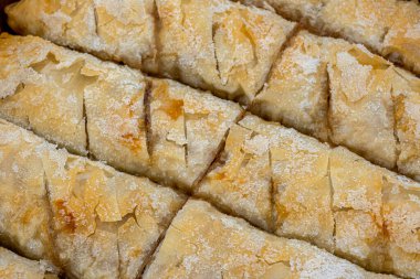 Şekerli taze elmalı turta.