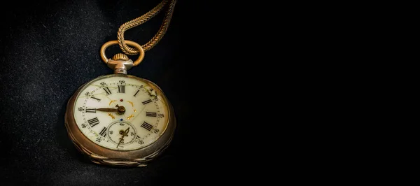 Антикварний Кишеньковий Годинник Чорному Оксамиті Дизайн Банера — стокове фото